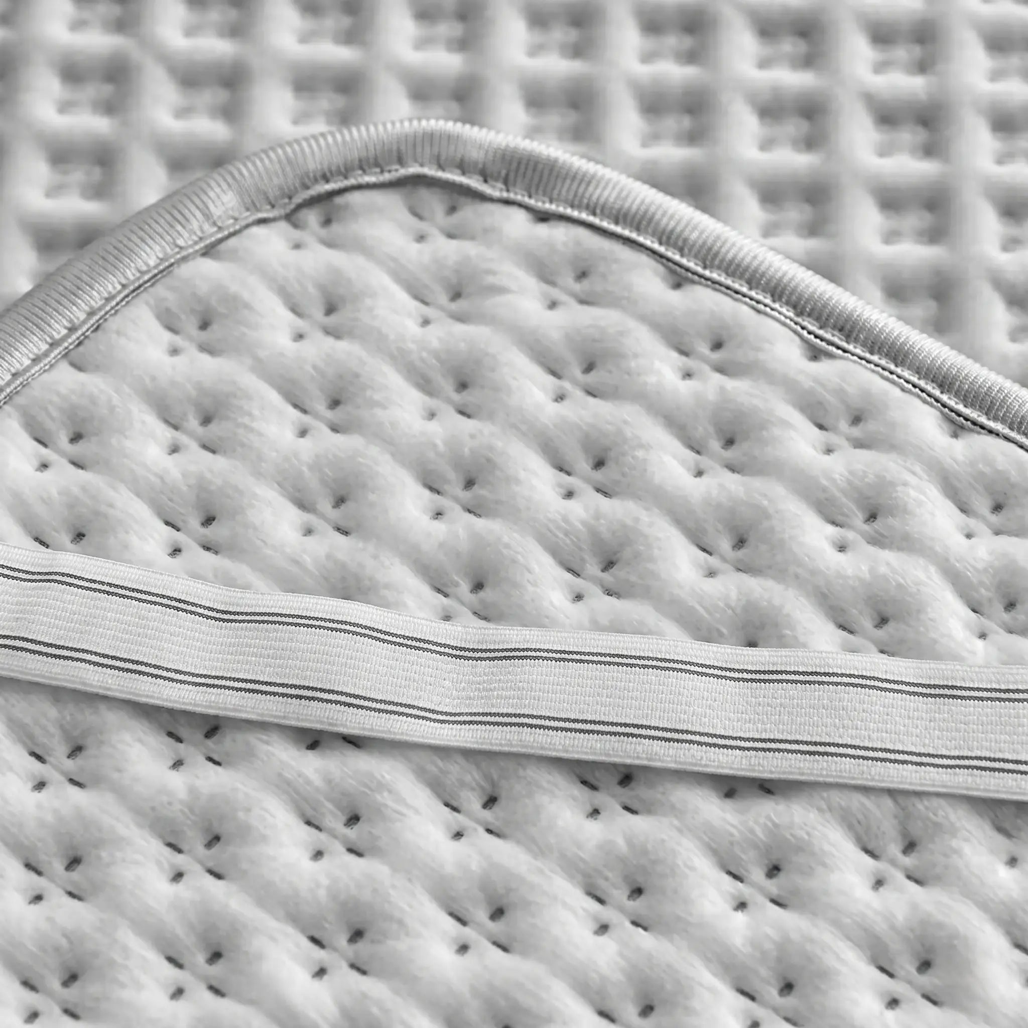 Cooling Mattress Pad in Breathable Ice Silk, Washable Summer Sleeping Pad, Soft & Skin-Friendly